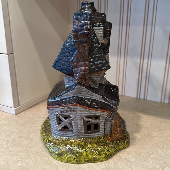 🎃Hand Painted Ceramic Haunted House - Picture 4 of 11